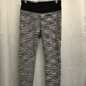 ⛱Ann Klein Crop active wear size small yog…